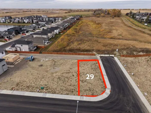 4 Lakewood Mews, Strathmore, AB T1P 0G6