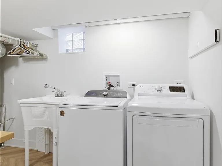 9237 Lincolnwood Dr — Photo 36