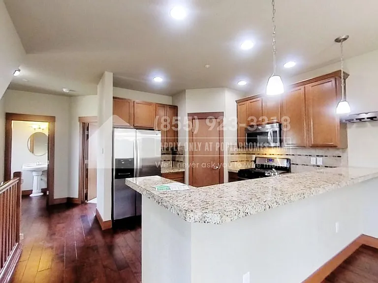 3800 NE 3rd Pl — Photo 3