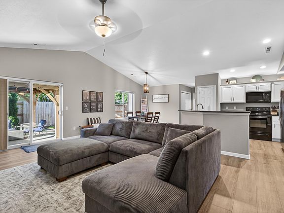 5th image of 1729 Kaufman Way
