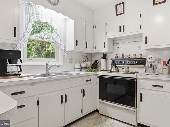 4th image of 560 Wile Cir
