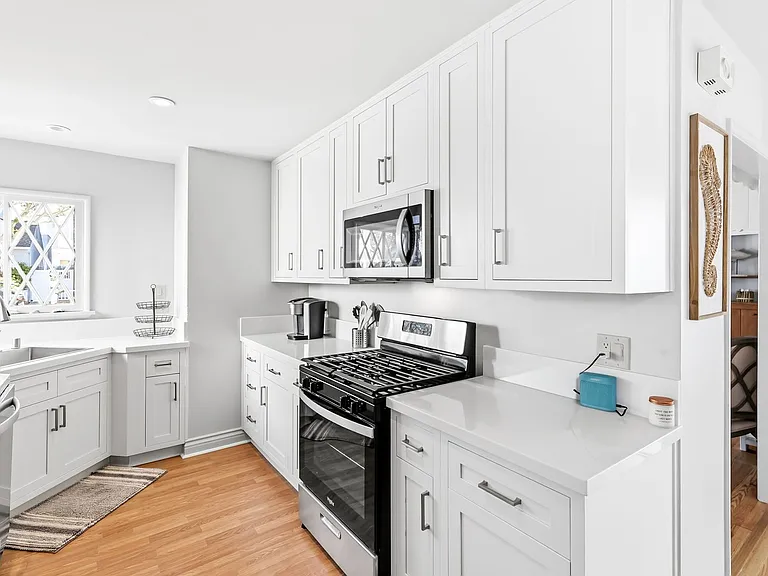 2104 E Ocean Blvd — Photo 9