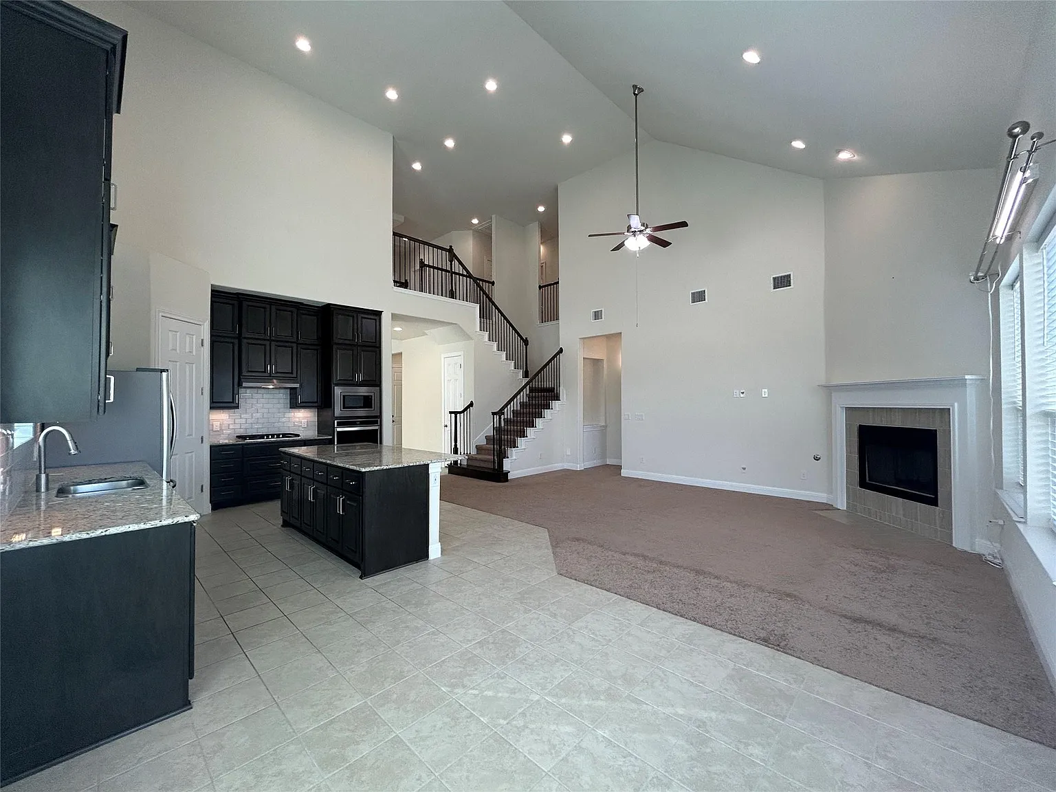 4 bed, 3.5 bath, 3075 sqft, $2,795 — Photo 3