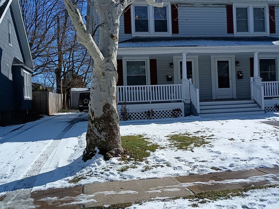 1511 Wayne Ave - Private driveway on left of house