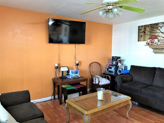 2nd image of 2409 Lemontree Ct Unit 1