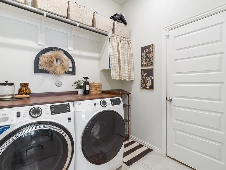 1262 Gainesville Dr — Photo 30