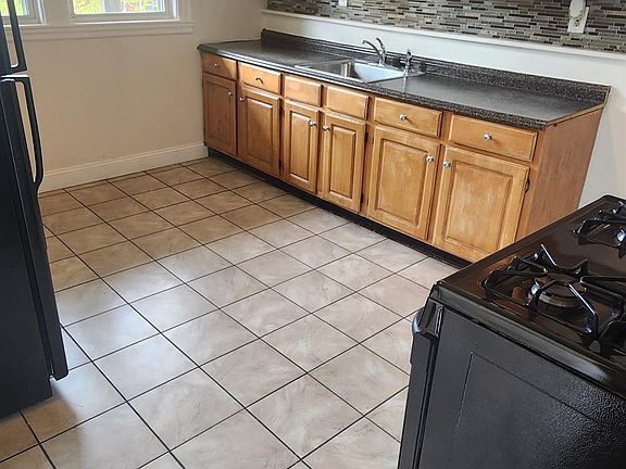 3rd image of 263 Normandy St Floor 3