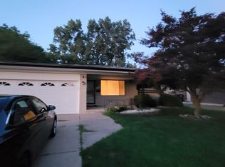 36466 Arlene Dr, Sterling Heights, MI 48310