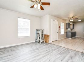 Katy Oaks 1526, 203