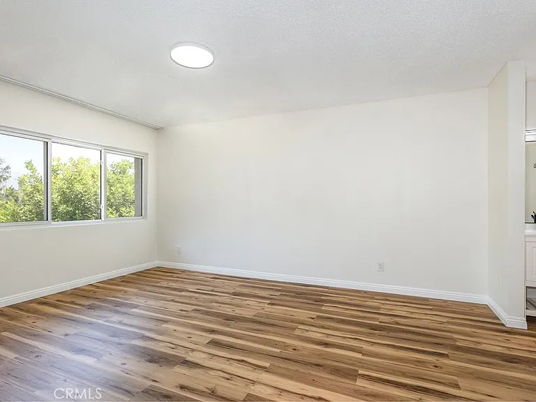 21901 Lassen St #113 — Photo 15