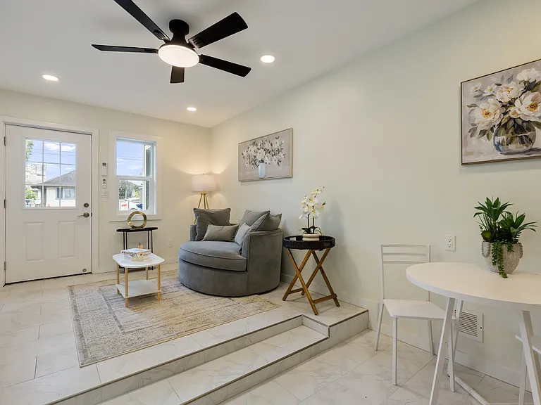 1307 Farrington St #B — Photo 4