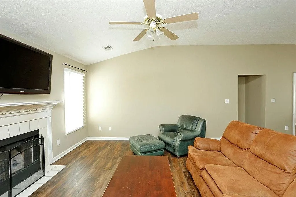 3 bed, 1276 sqft, $1,850 — Photo 4