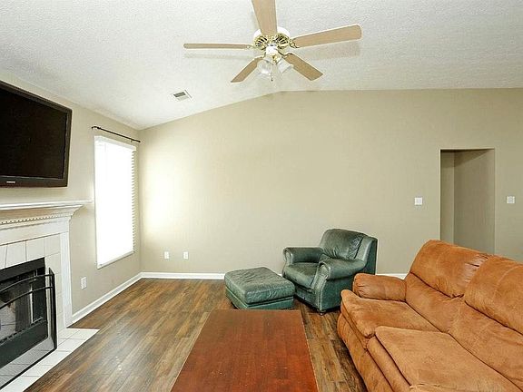 4th image of 213 Woodbrook Pl