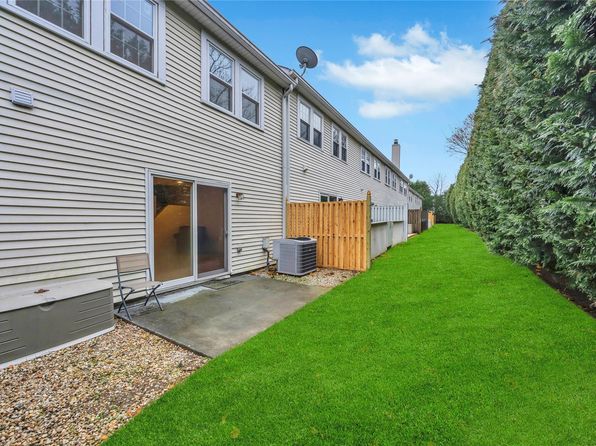 23 Stratford Green #23, Farmingdale, NY 11753