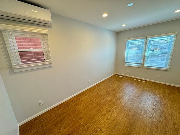 3rd image of 40 Brooks Ave APT 12