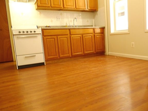 4th image of 32-20 41st St #1F