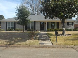 20 Heatherwood Dr, Texarkana, TX 75503