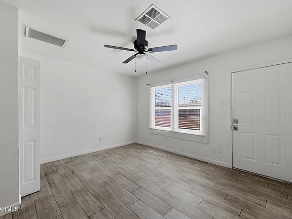 4th image of 907 N 22nd Pl APT 3