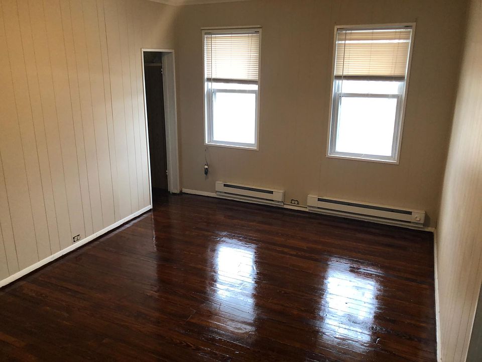 1st image of 127 1/2 Poplar St #2