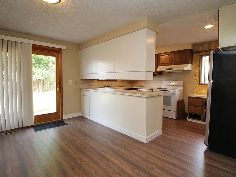 5536 SE Harlow St — Photo 7