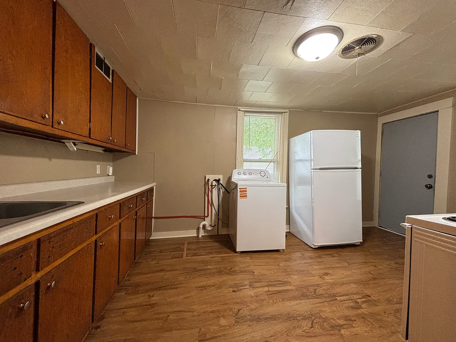 3 bed, 1000 sqft, $1,000 — Photo 3