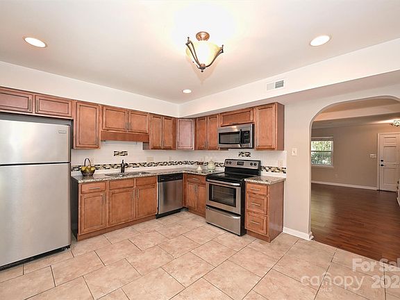 5th image of 11029 Hunter Trail Ln