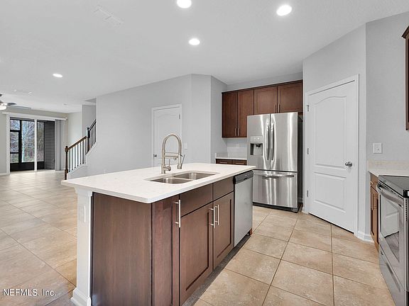 3rd image of 66 Castro Ct