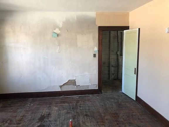 3rd image of 702 N West Ave