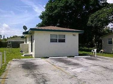 3rd image of 711 SW 9th St APT 2