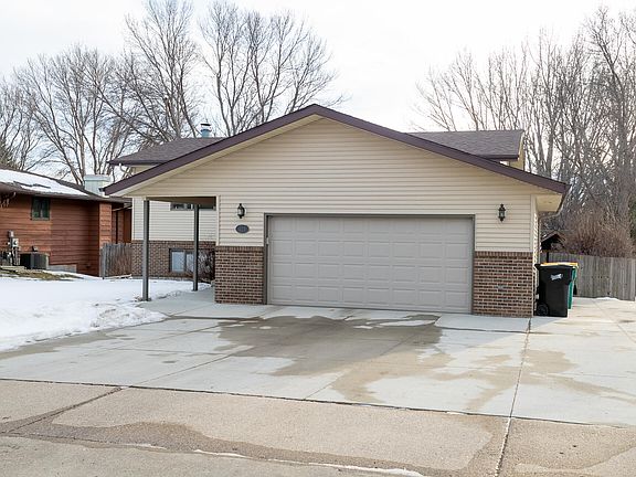 3rd image of 221 Estevan Dr