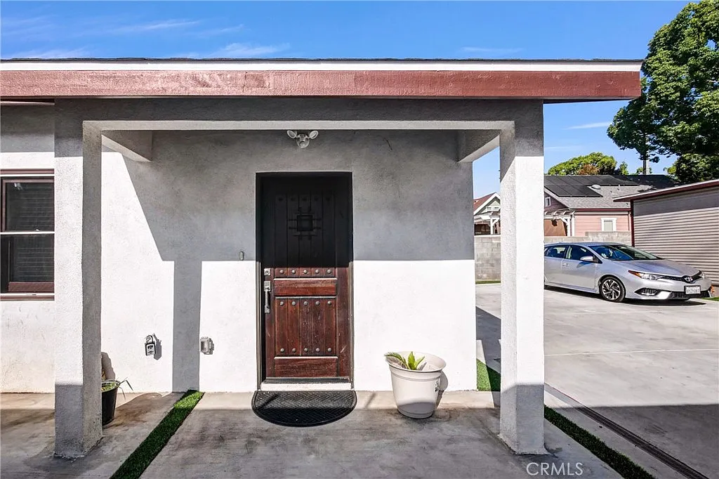 3 bed, 1000 sqft, $2,650 — Photo 2