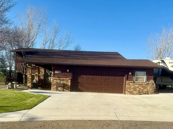 686 Dakota Dr, Beach, ND 58621