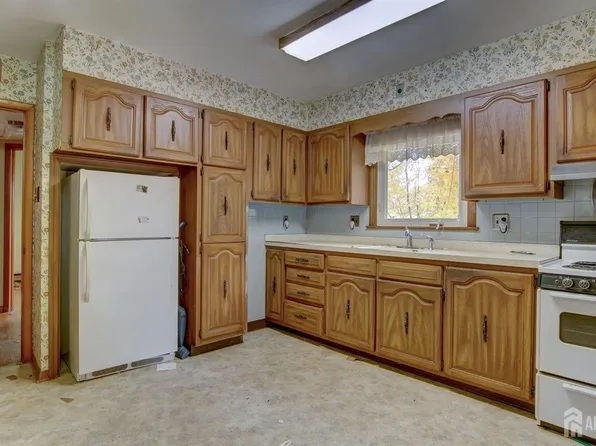 1431 Omaha Rd, North Brunswick, NJ 08902