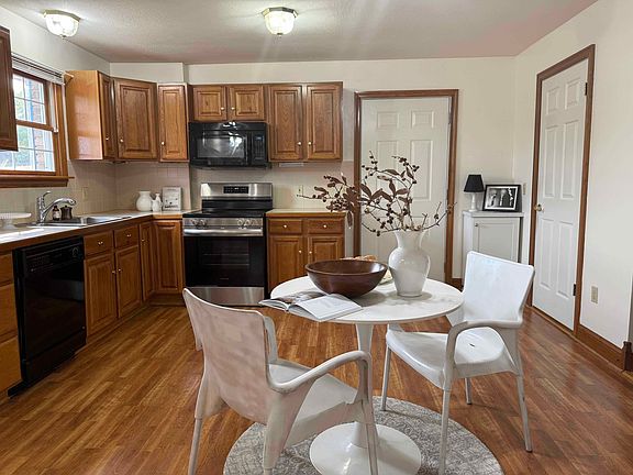 2nd image of 1415-1417 Pleasant Springs Blvd #2