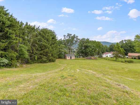 7 Point Dr, Petersburg, WV 26847