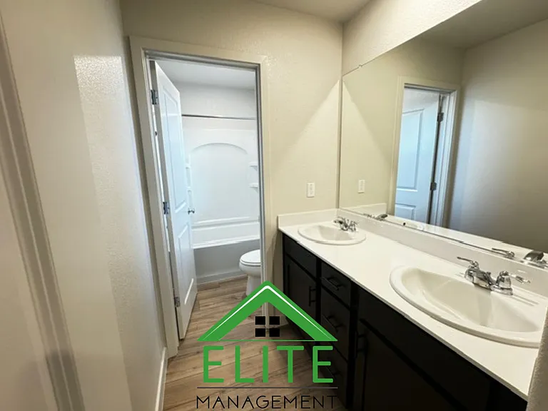 672 Diamond Valley Rd — Photo 15