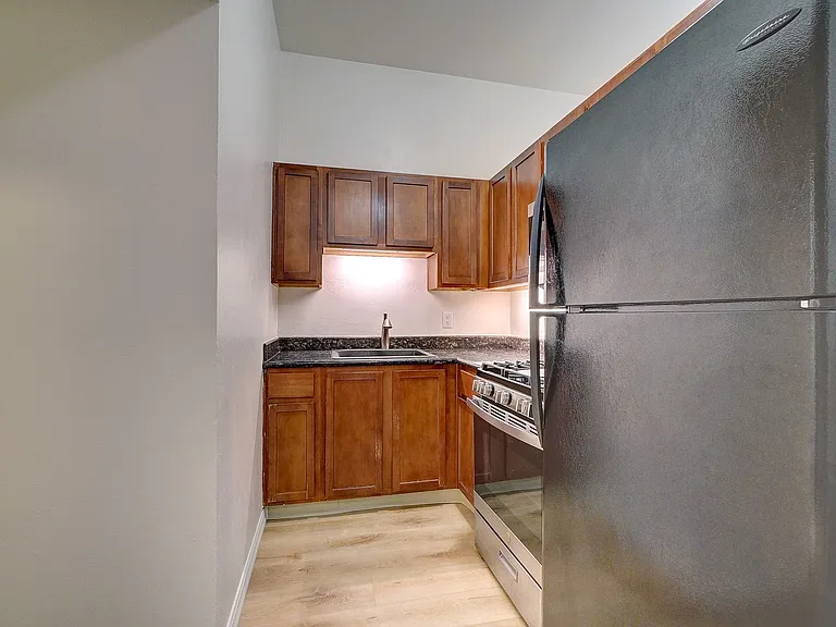 Riverside Suites — Photo 25