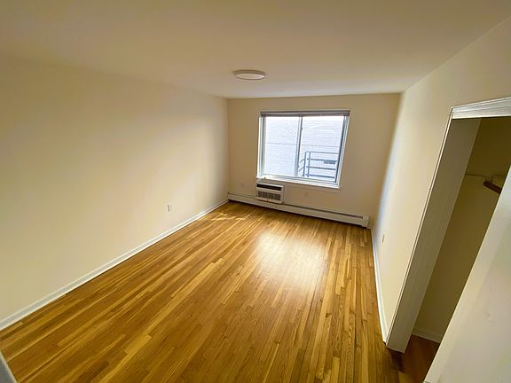 4th image of 726-730 Elm St