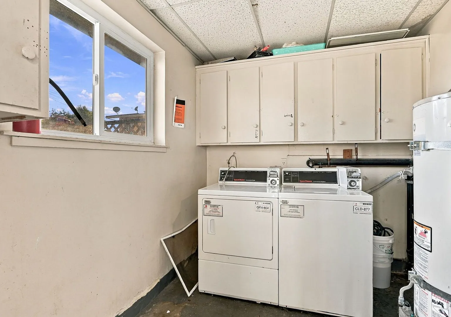 2356 Sutter Ave — Photo 4