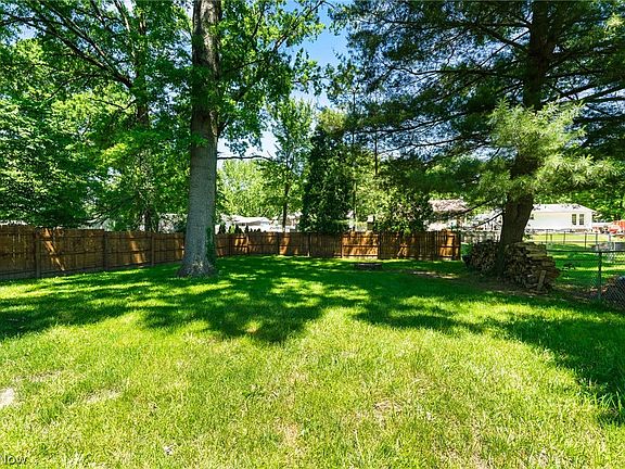 4th image of 7623 Venice Heights Dr NE