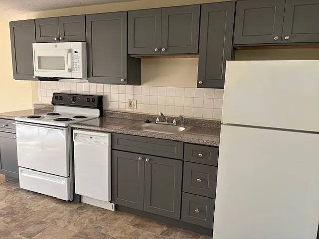 28 Dinan Dr #11