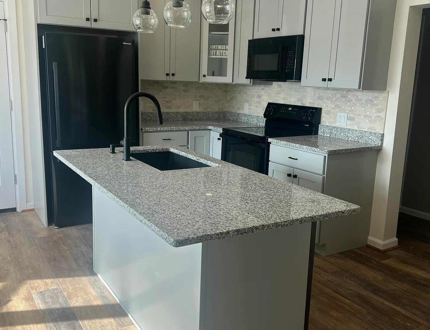 2 bed, 1.0 bath, 800 sqft, $1,800 — Photo 1
