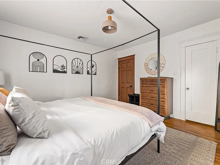 736 N Redonde Ave — Photo 8
