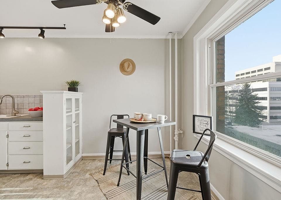 1st image of 704 W 6th Ave APT 301