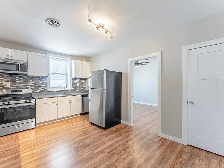 1852 S Blue Island Ave #2R — Photo 10