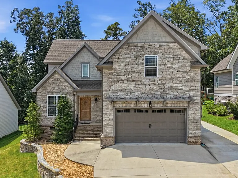 9202 White Ash Dr — Photo 1