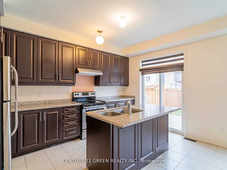 73 Thornbush Blvd — Photo 4