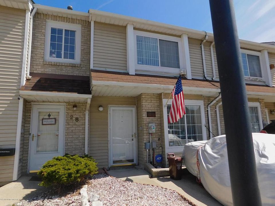 1st image of 30 Doreen Dr