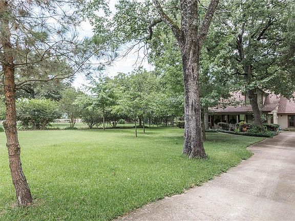 2nd image of 104 Wyona Dr