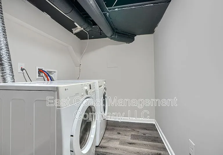 2408 Llewelyn Ave — Photo 24